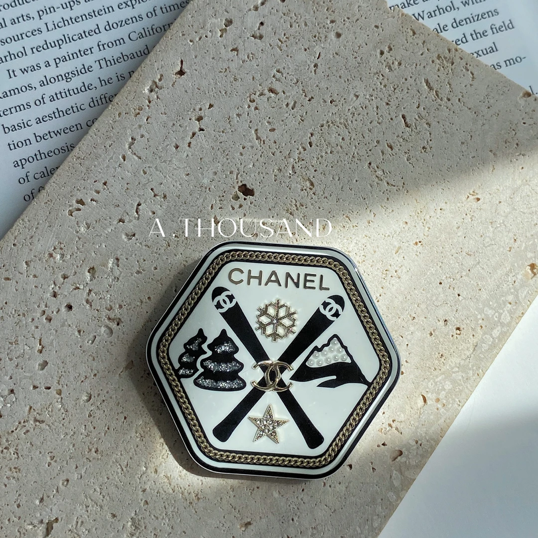 95新 Chanel/香奈儿 黑白亚克力六边形胸针