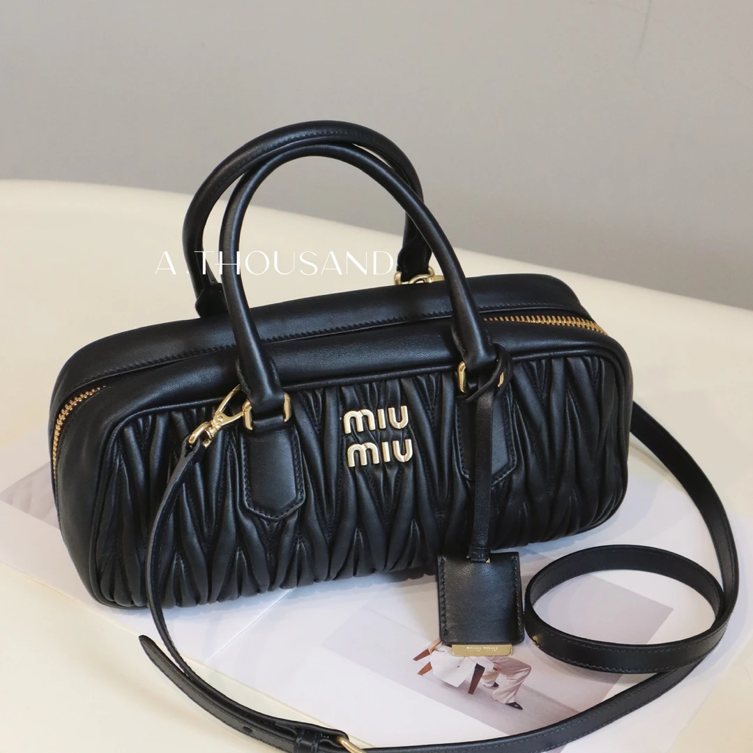 95新 MIU MIU/缪缪 黑金褶皱横版保龄球手提包