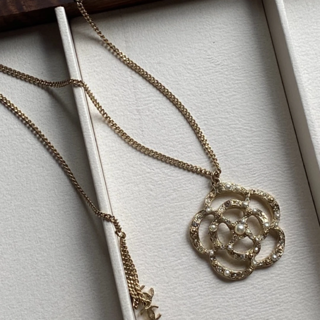 95新 Chanel/香奈儿 镂空山茶花珍珠浅金色项链复古气质带钻中古