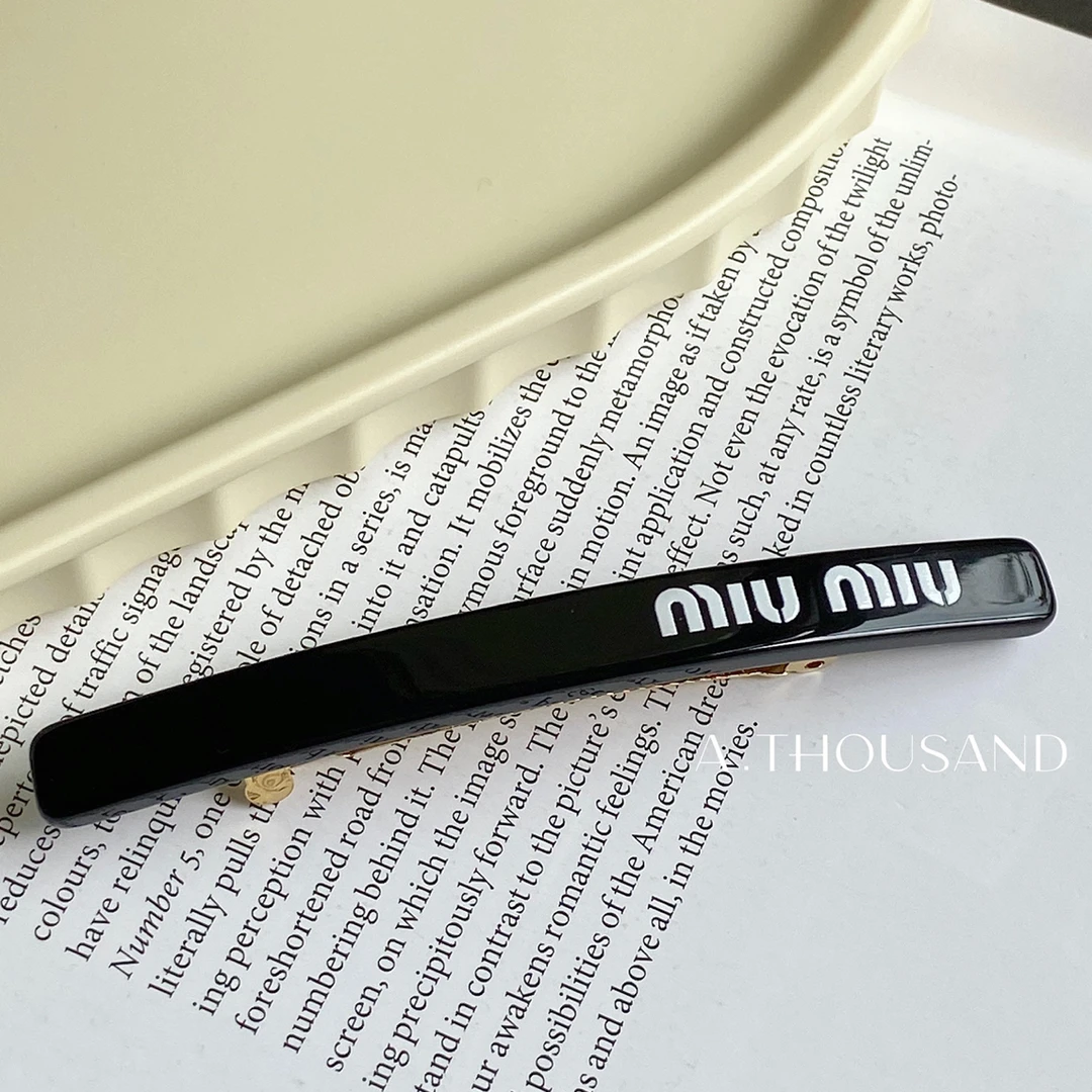 95新 MIU MIU/缪缪 黑色亚克力白色字母发夹发饰-47323250