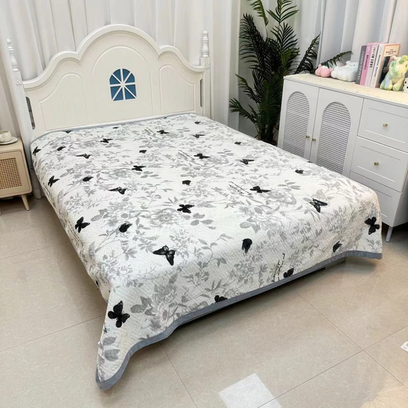 【花影蝴蝶 灰色 牛奶绒床盖】2x2.2米 双面绗缝双人加厚牛奶绒床盖