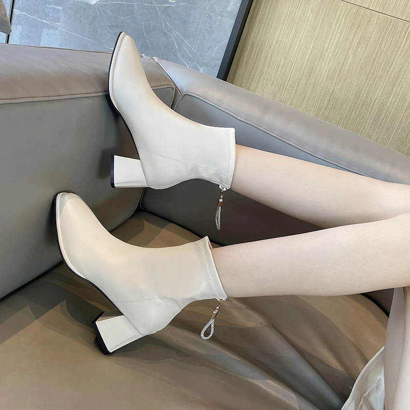 靴子女2023新款软皮米白色方头粗跟短靴秋冬法式防水台高跟瘦瘦靴