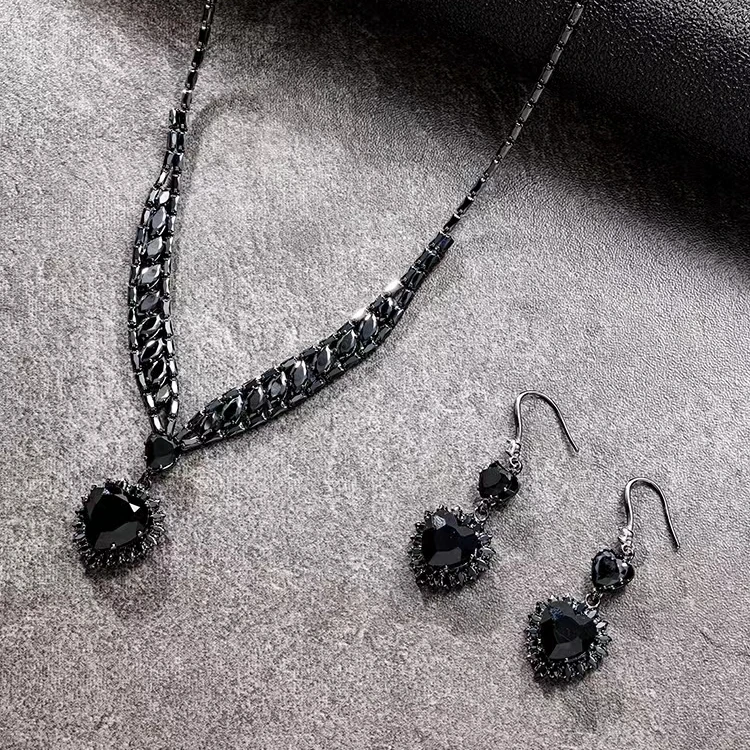 铜合金仿水晶耳饰 施华洛黑色爱心耳环套百搭气质超闪超亮时尚