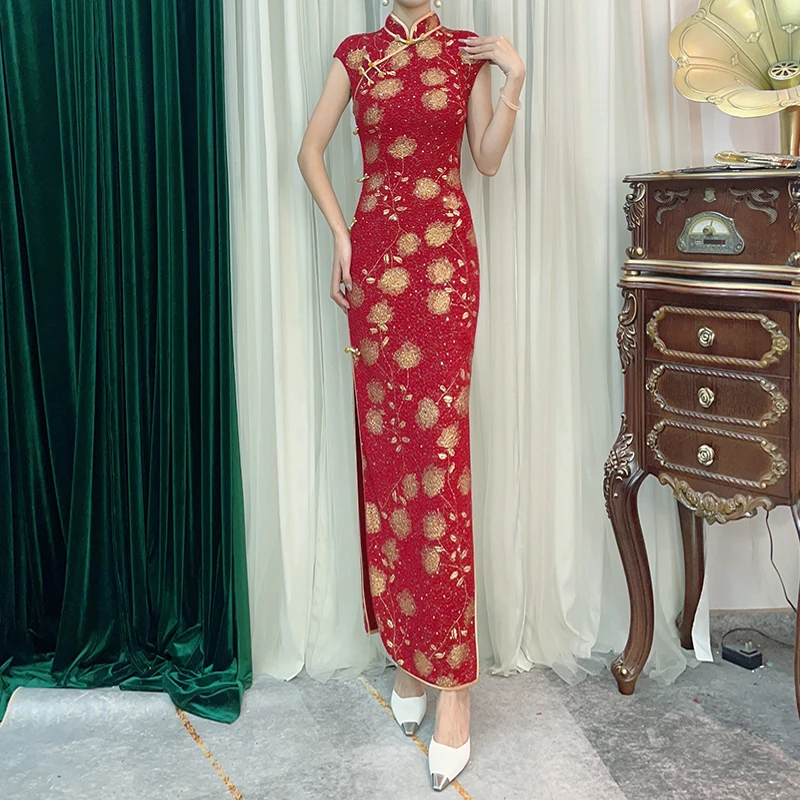复古红色烫金改良旗袍礼服女2025年轻新款显瘦立领弹力开叉连衣裙