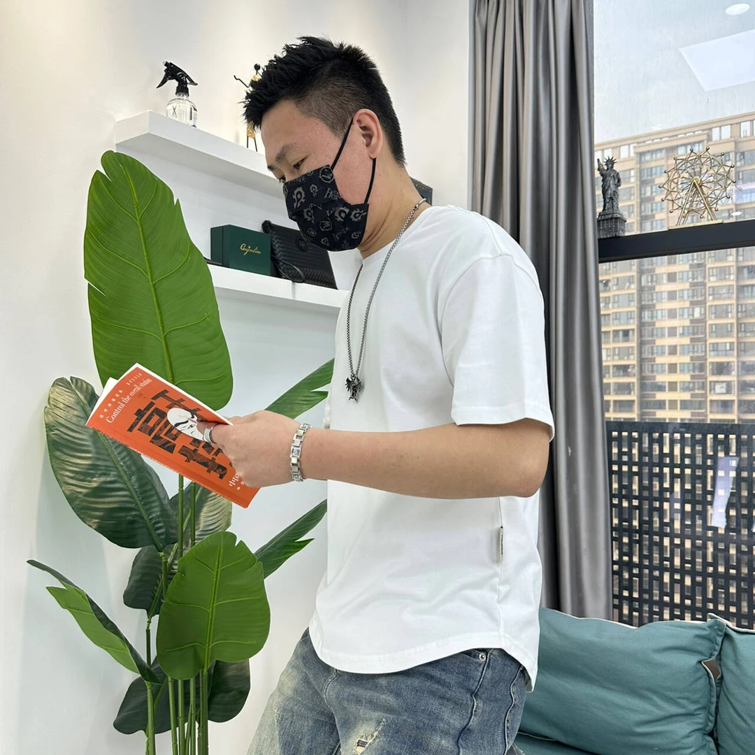 男士夏季新款简约休闲百搭纯色圆领纯棉潮流短袖T恤舒适白色半袖