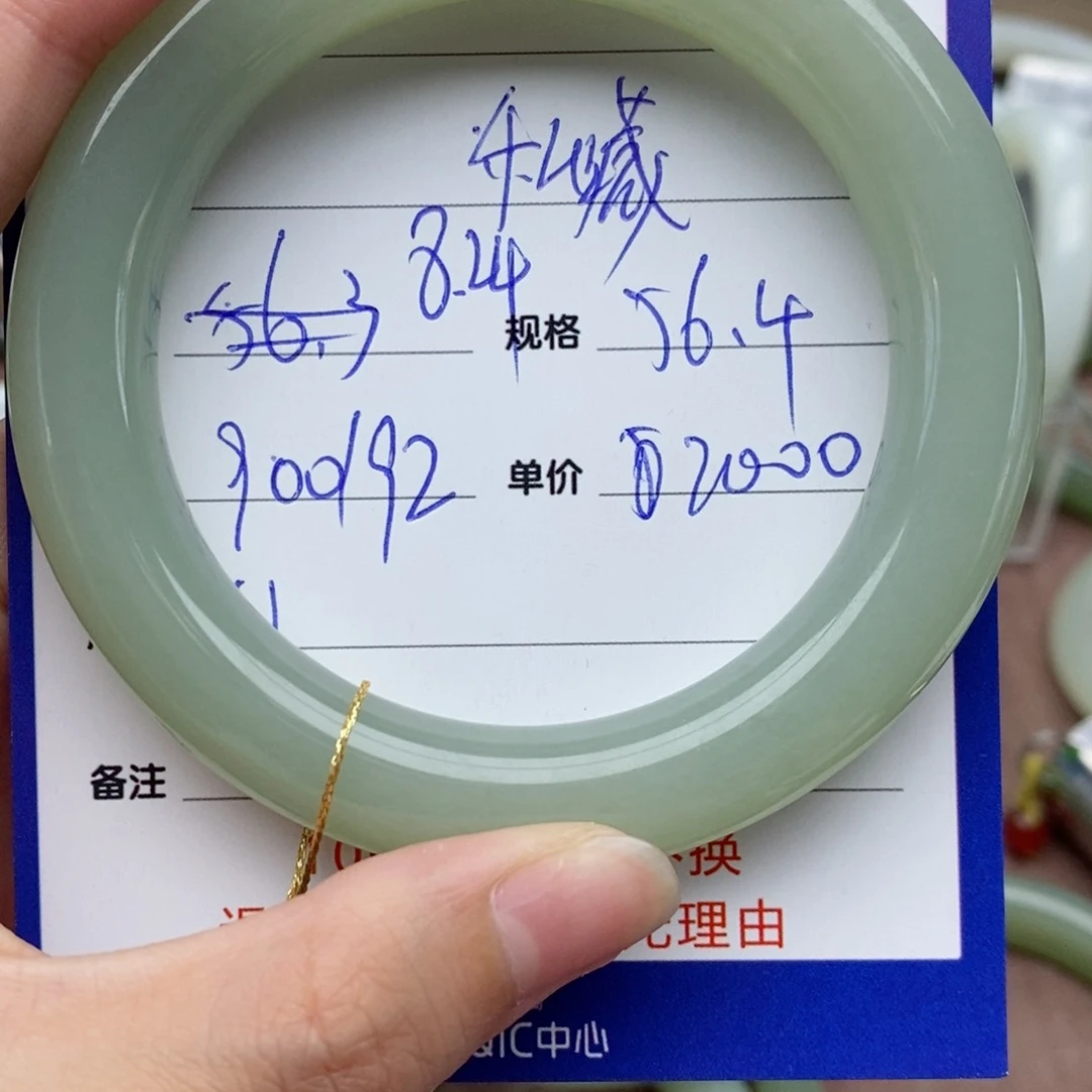 和田玉手镯未镶嵌私***糖