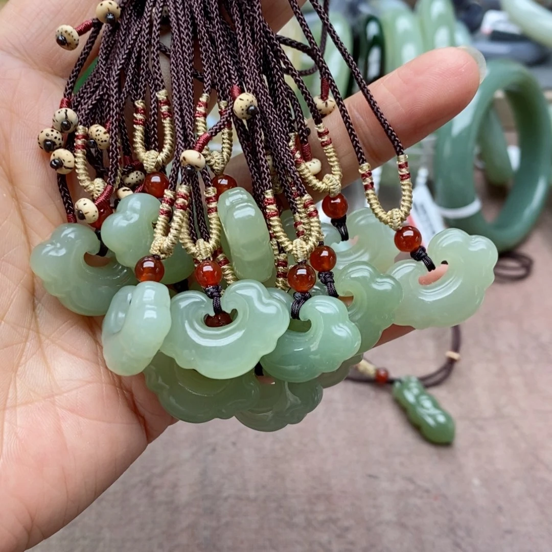 和田玉颈饰未镶嵌如意锁