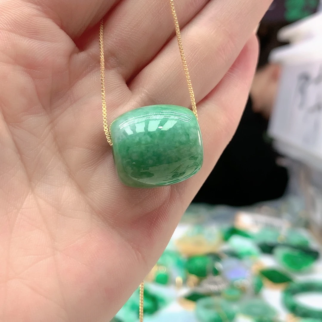 翡翠颈饰未镶嵌翡翠