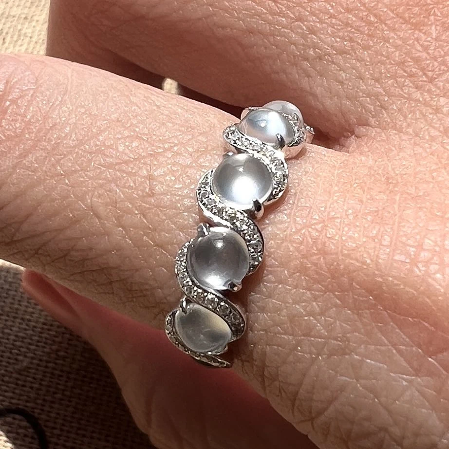 18k金南非钻镶嵌气质精致玻璃钢翡翠轻奢蛋面排戒白色个性小众