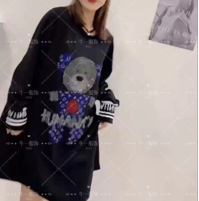 女士圆领彩钻熊中长款上衣 3033 -J