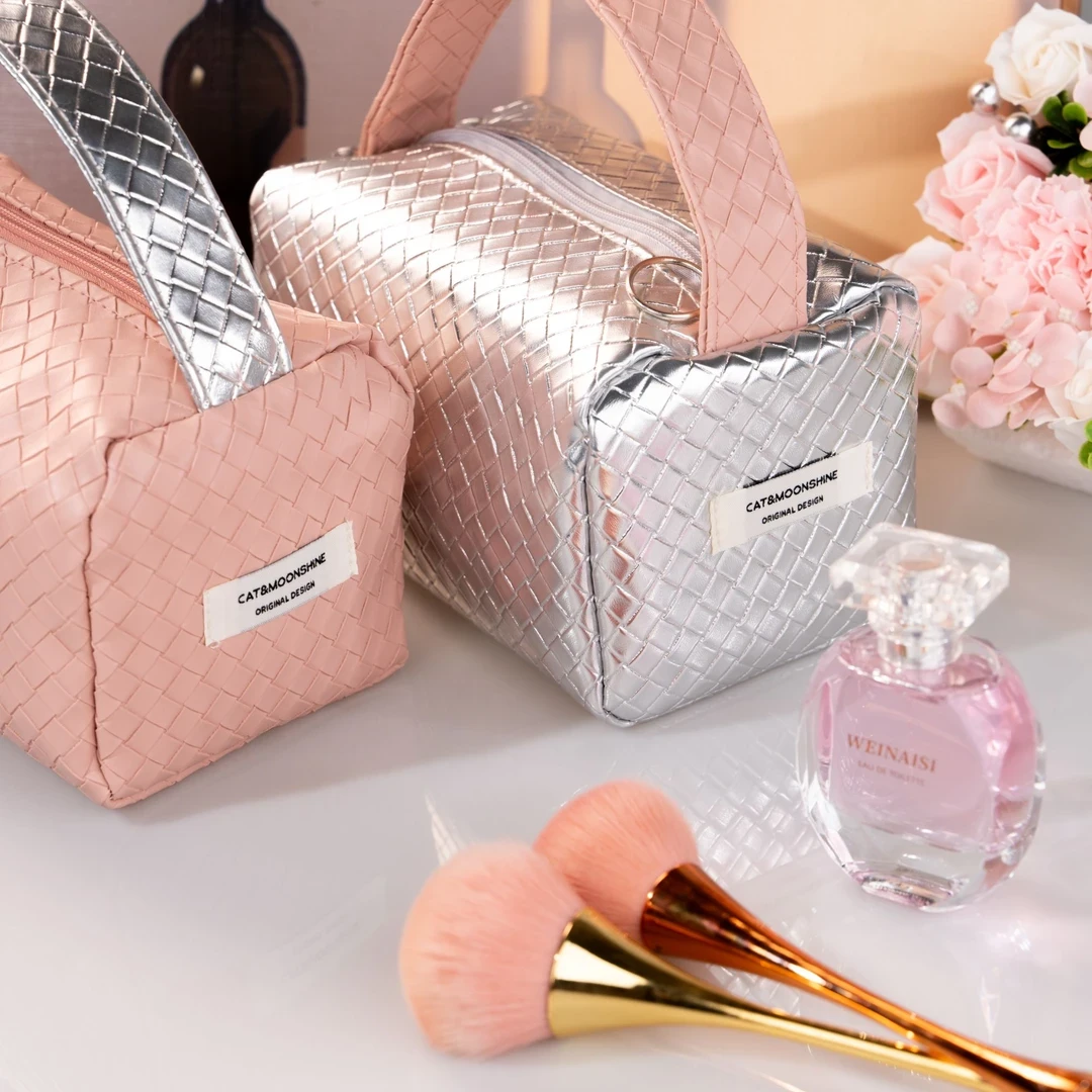 【好物优选】银粉撞色手提编织格纹化妆包大容量洗漱包收纳袋骑行包