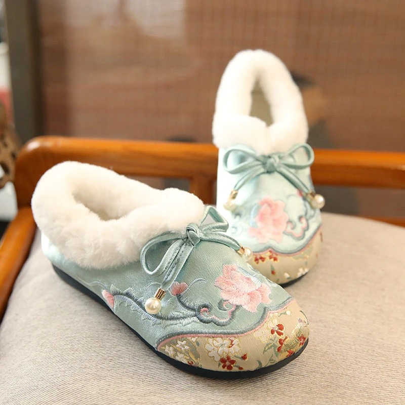 秋冬中式古风毛毛棉鞋女加绒保暖民族风绣花鞋平底软底老北京布鞋