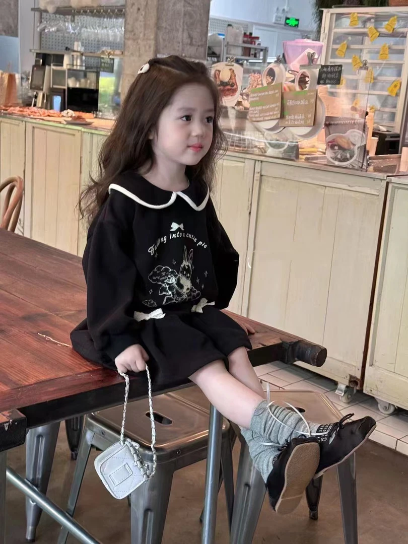 秋季新品-女童黑色卡通百褶裙套装（OPAO-Q096）