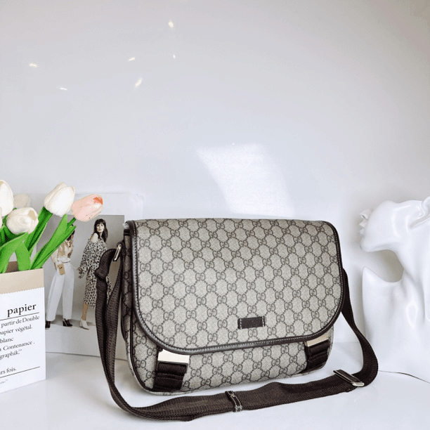 95新 GUCCI/古驰 经典时尚黑色老花翻盖邮差包