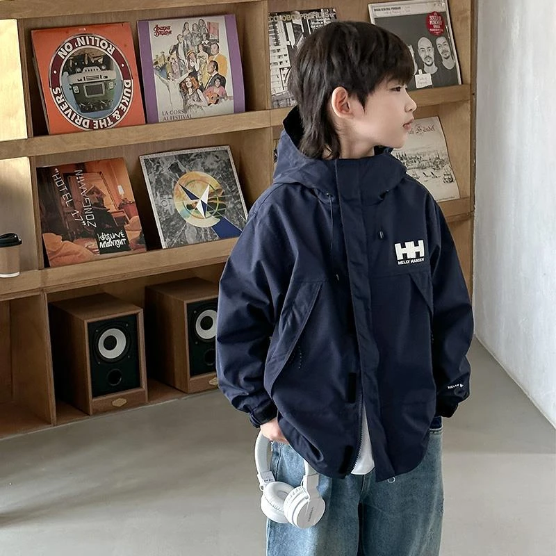 男童外套春款2025新款大儿童装冲锋衣秋季男孩潮牌工装风衣秋装