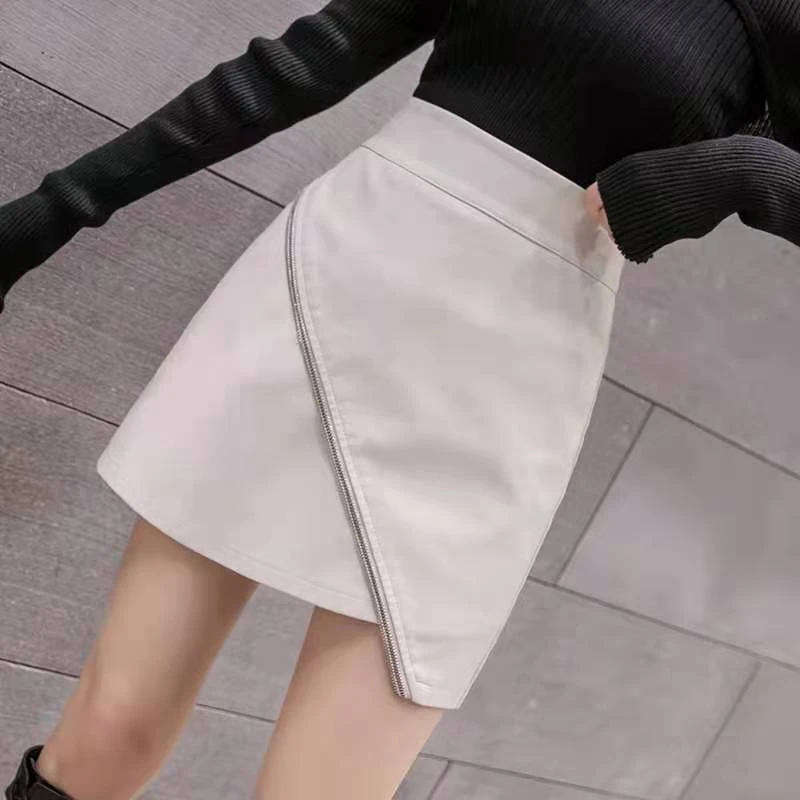 a字半身皮短裙女2024春上新韩链条不规则高腰包臀显瘦气质PU皮裙