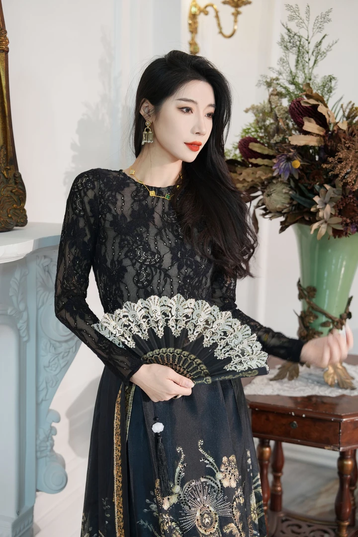 OBLE2024新款显瘦长袖小众设计感蕾丝连体上衣499-8538 24222