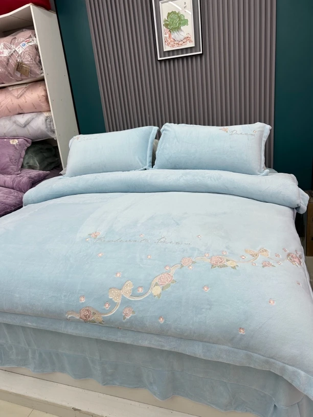 素谨，牛奶绒四件套，绣花加厚保暖，八斤七两