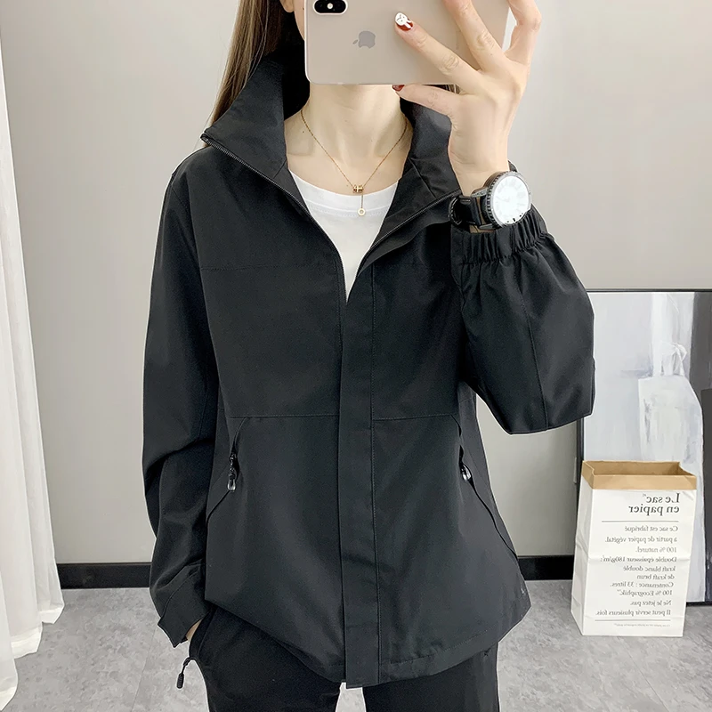 户外新款春秋季冲锋夹克女士薄款防风衣休闲登山服夹克外套情侣男