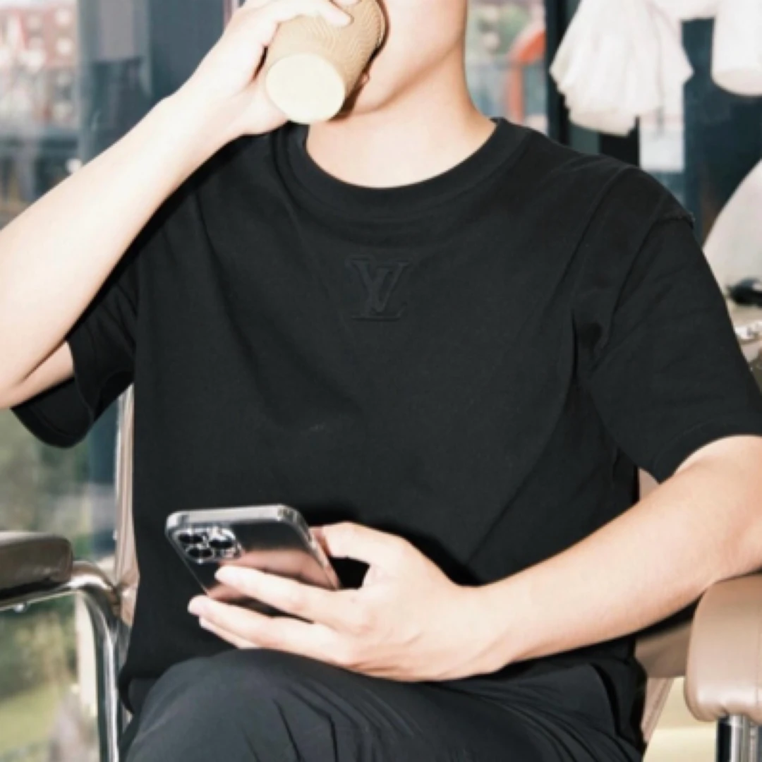 99新 LouisVuitton/路易威登 000966 图案刺绣圆领短袖T恤 S码