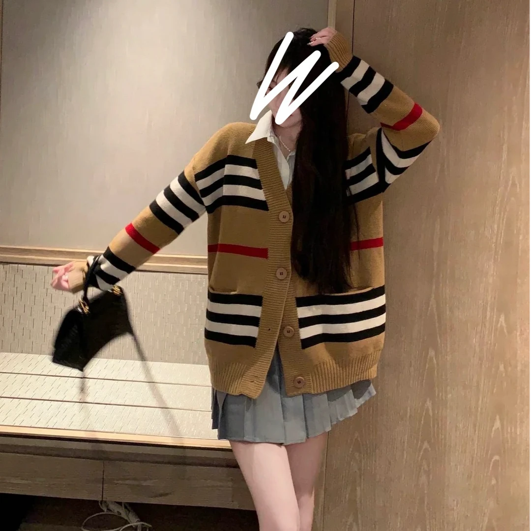 000828 Burberry条纹印花V领单排扣休闲长袖针织衫米色 M码 99新