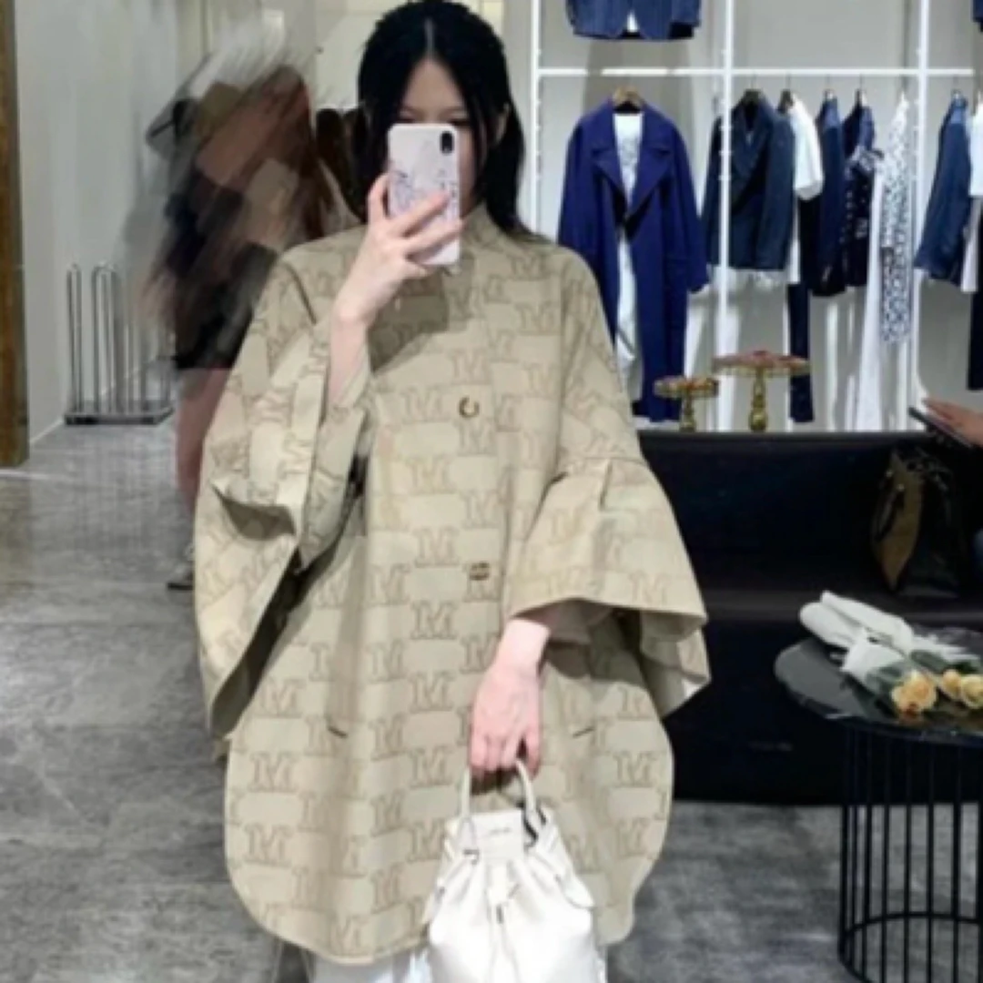 000991 Maxmara 提花M交织字母细节单排扣斗篷  均码全新带吊牌