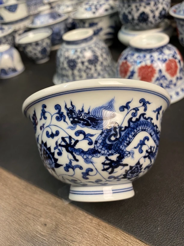 景德镇手绘中式缠枝双龙压手杯陶瓷手绘主人杯复古茶器