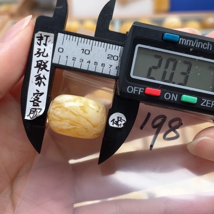 蜜蜡裸石未镶嵌蜜蜡