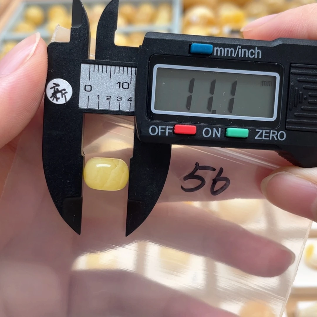 蜜蜡裸石未镶嵌?蜜蜡