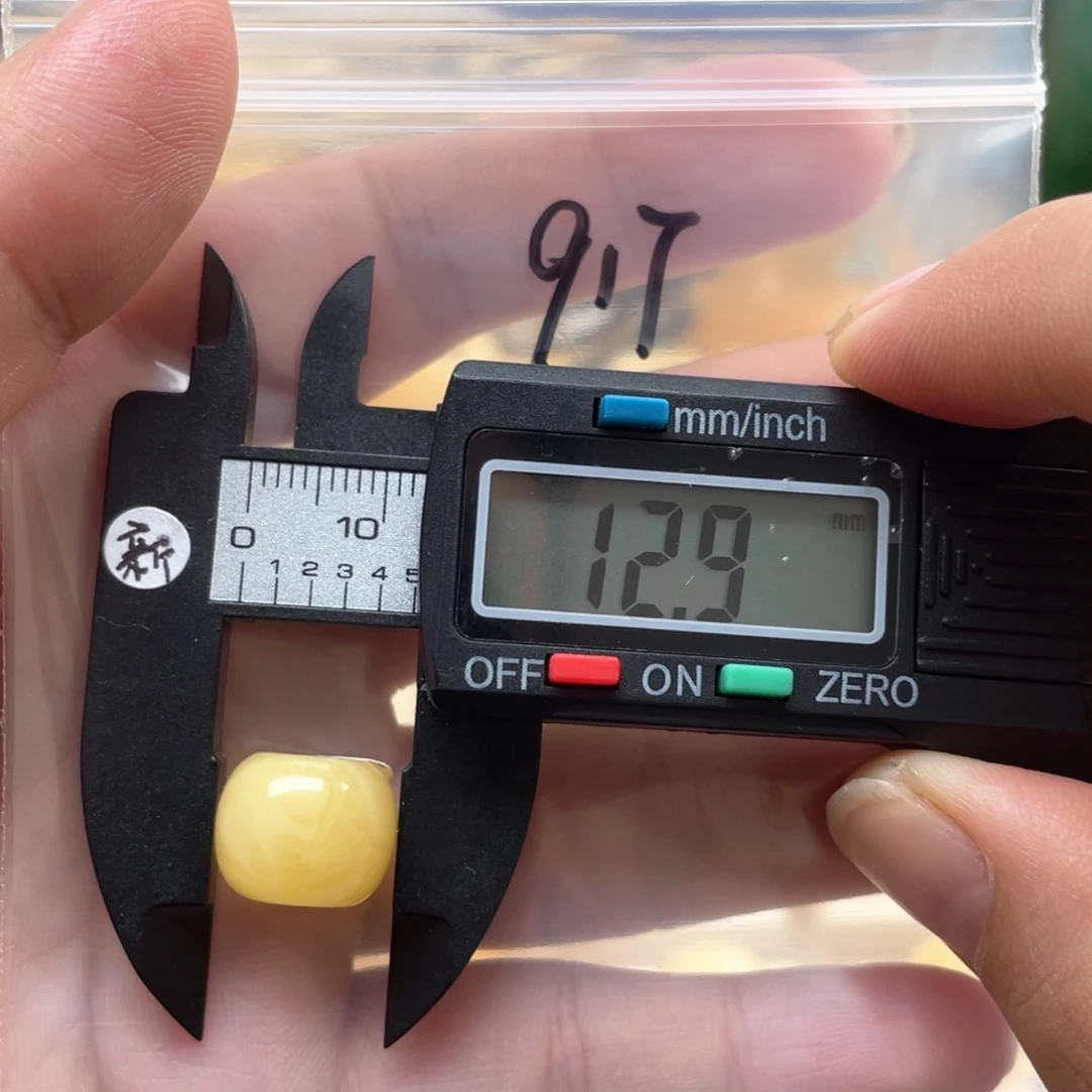 蜜蜡裸石未镶嵌陌*人蜜蜡