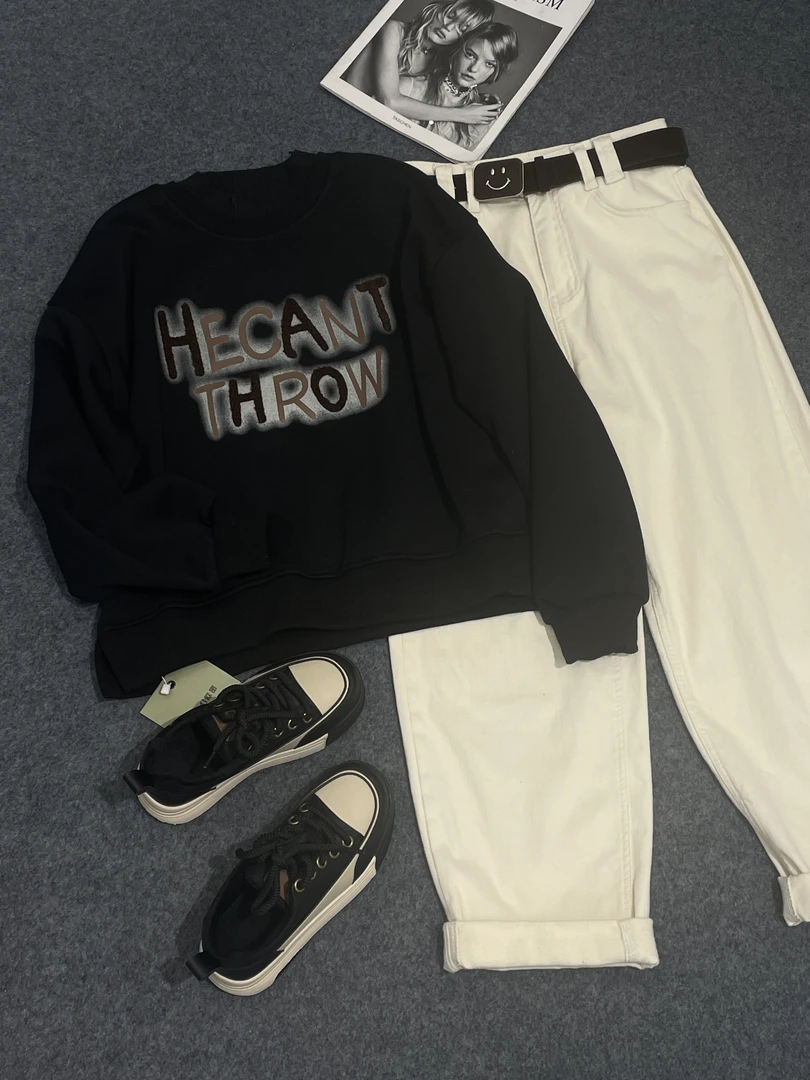 李万万家的薄绒卫衣