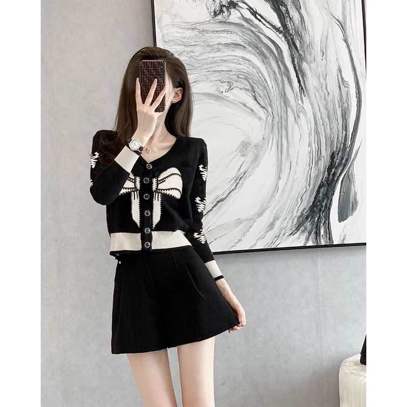 初春2025年新款女装小香风毛衣针织开衫春秋设计感时尚减龄上衣女