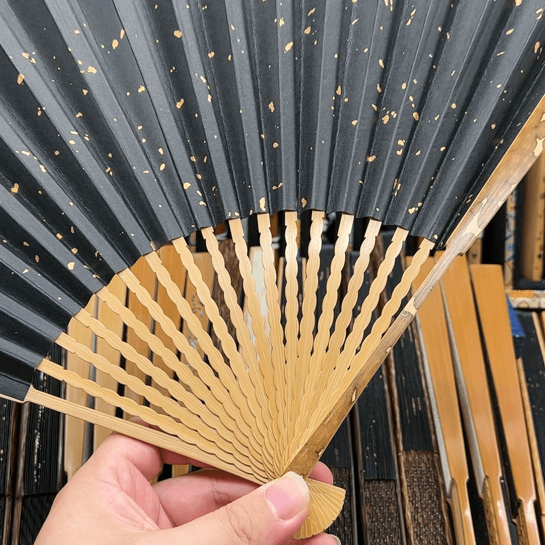 【闪购商品】扇子黑色洒金龙鳞梅妃