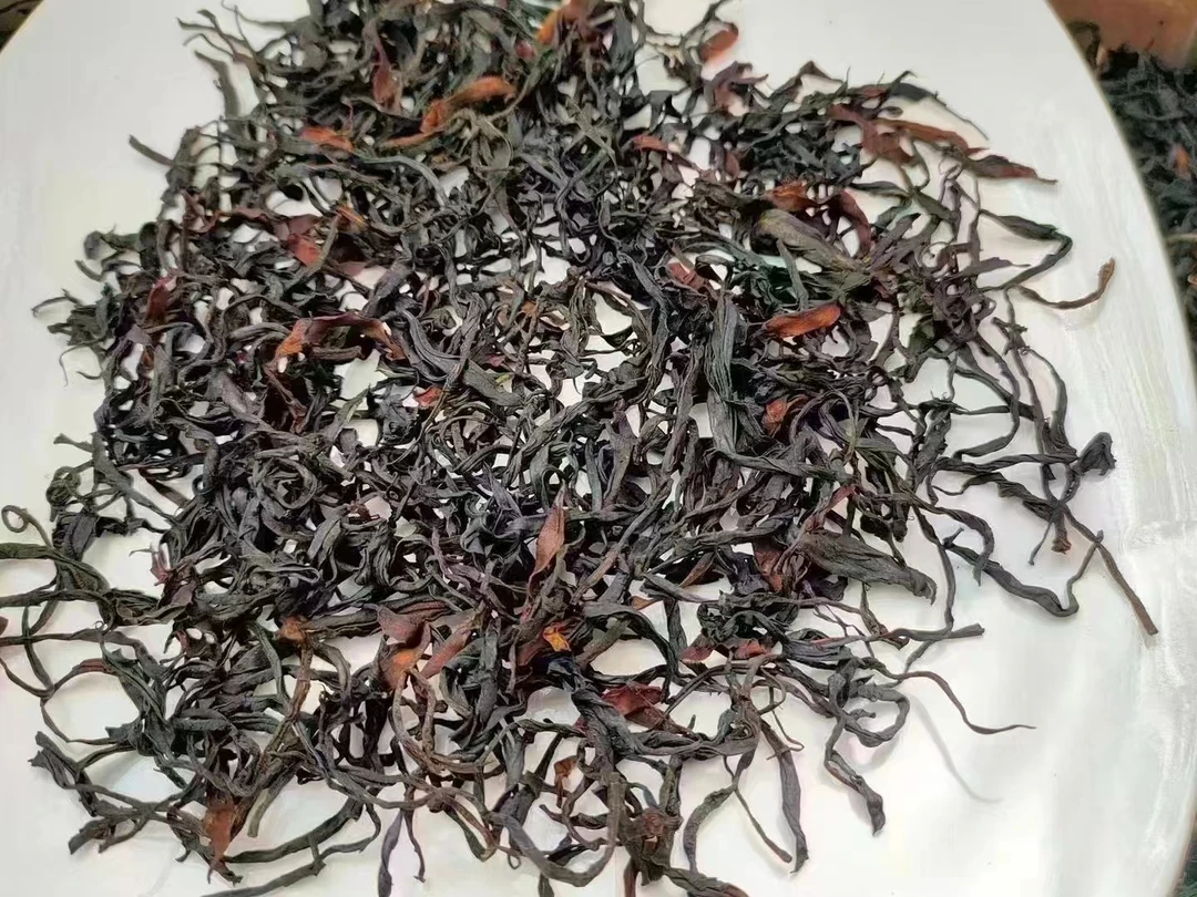 2024年野生古树红春茶，转化了五个月，条索乌黑油亮