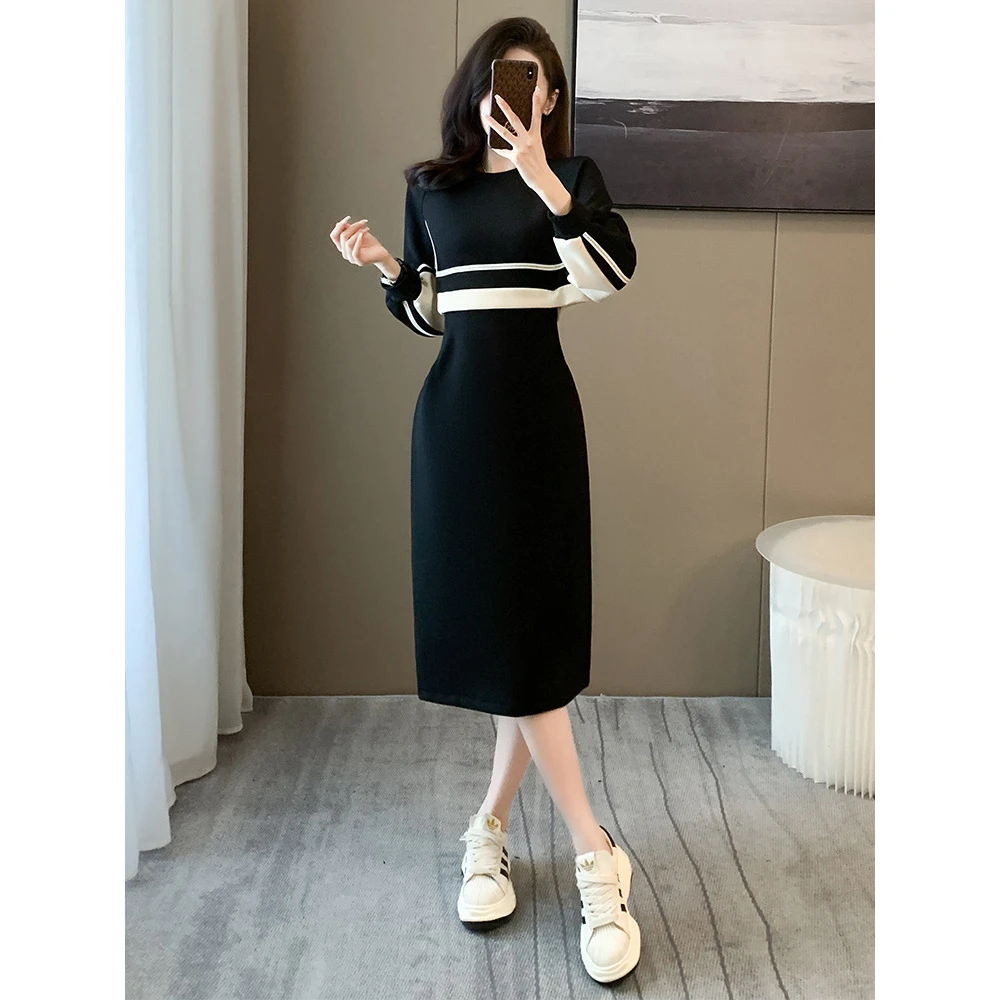 假两件黑白拼色卫衣连衣裙女秋季宽松显瘦气质设计感长袖休闲长裙