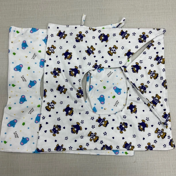 巴尔久童装。新生儿口水巾