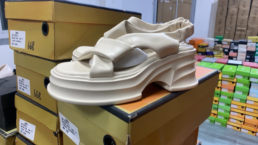 964时尚高端女鞋后底时尚凉鞋