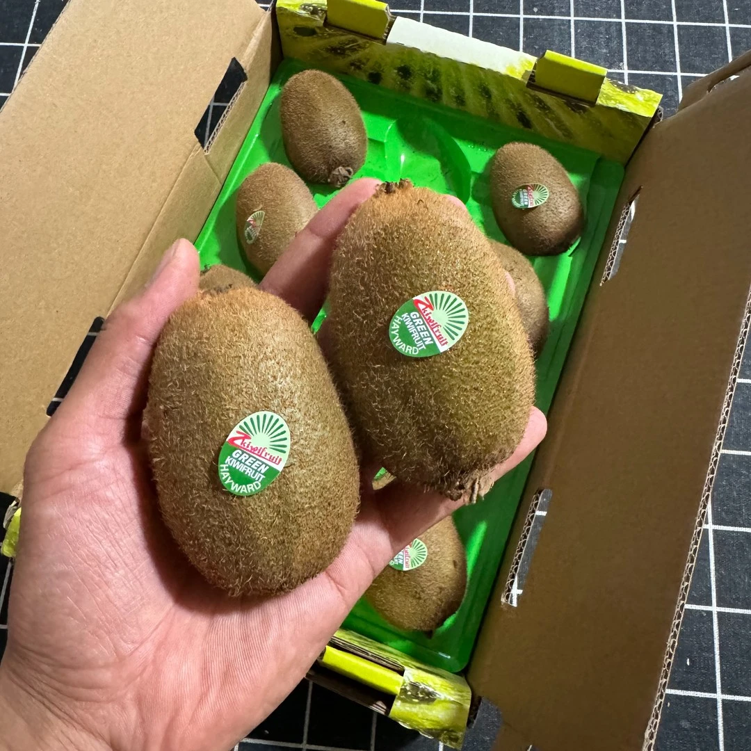 即食翠香猕猴桃/毛2.8斤国产绿芯猕猴桃中的顶级，铛铛硬！剥开即食！ 甜嫩可口，自然成熟，