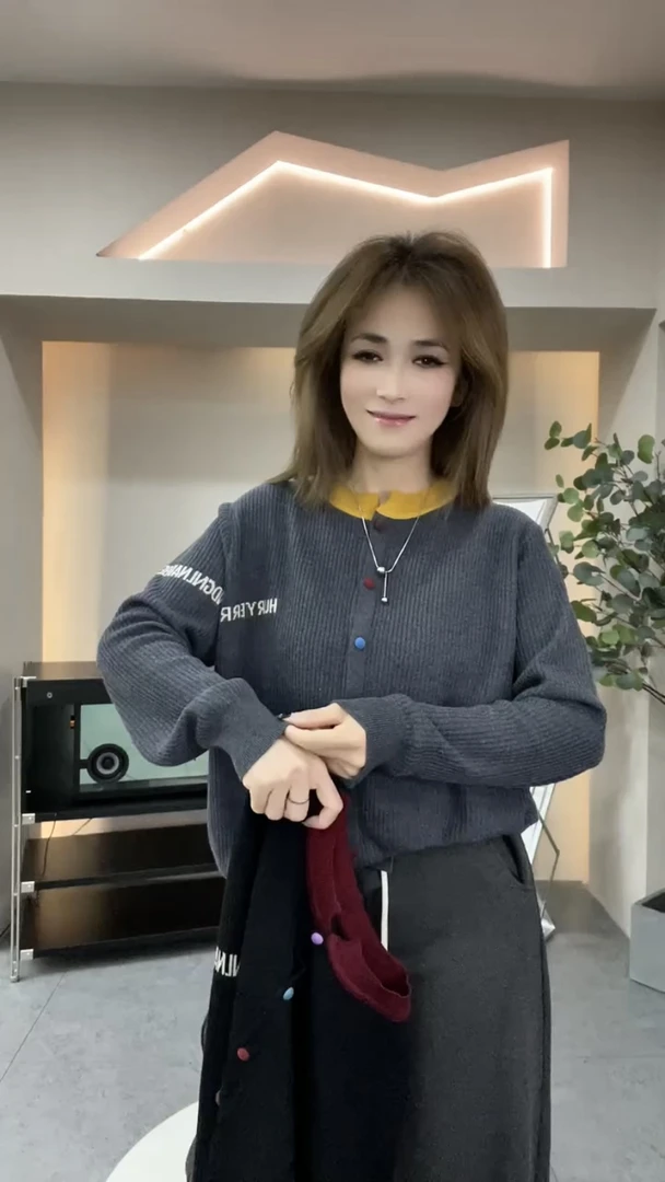 大码2024冬季新款街头个性彩扣韩版字母长袖针织衫女开衫毛衣