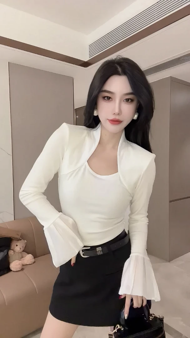 2024新款御姐风方领设计感喇叭袖内搭上衣女冬季装洋气修身打底衫