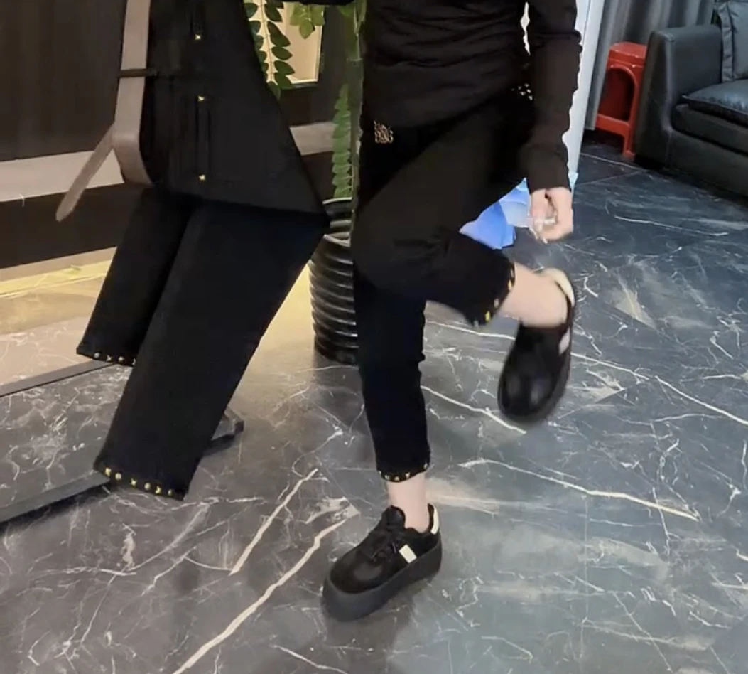 萱贝纯春秋新款显瘦气质时尚百搭牛仔裤设计感韩版黑色九分烟管裤