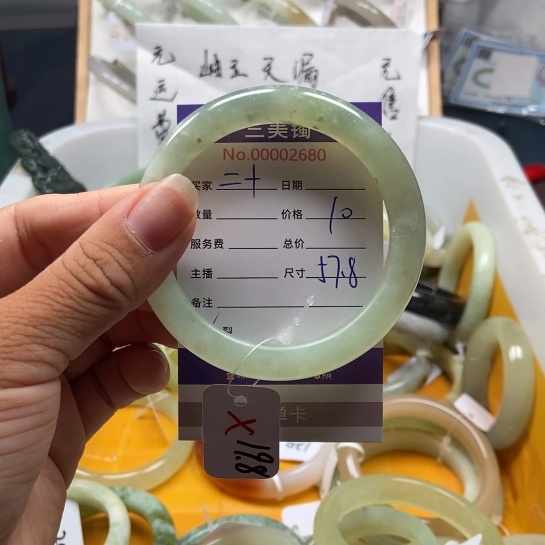 岫玉手镯未镶嵌岫