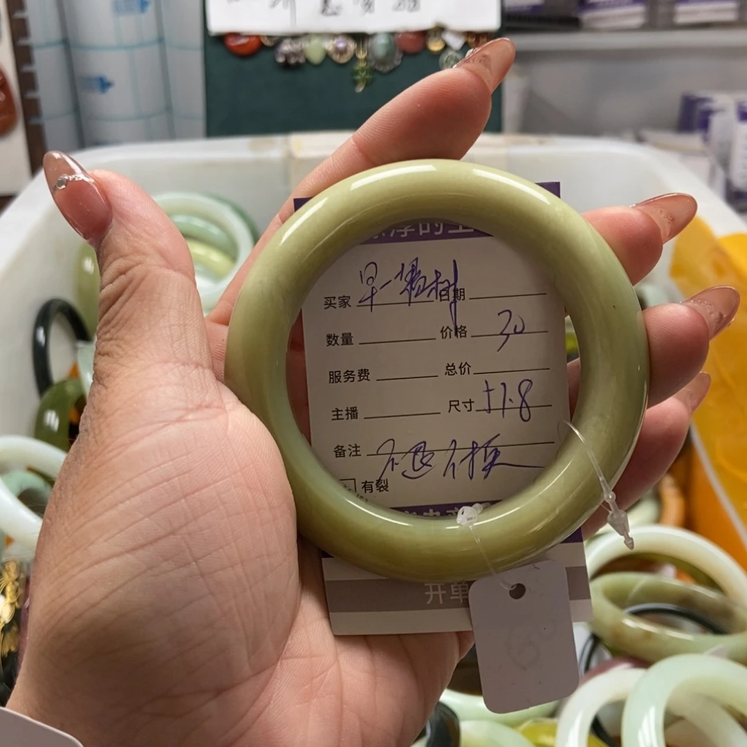 岫玉手镯未镶嵌岫