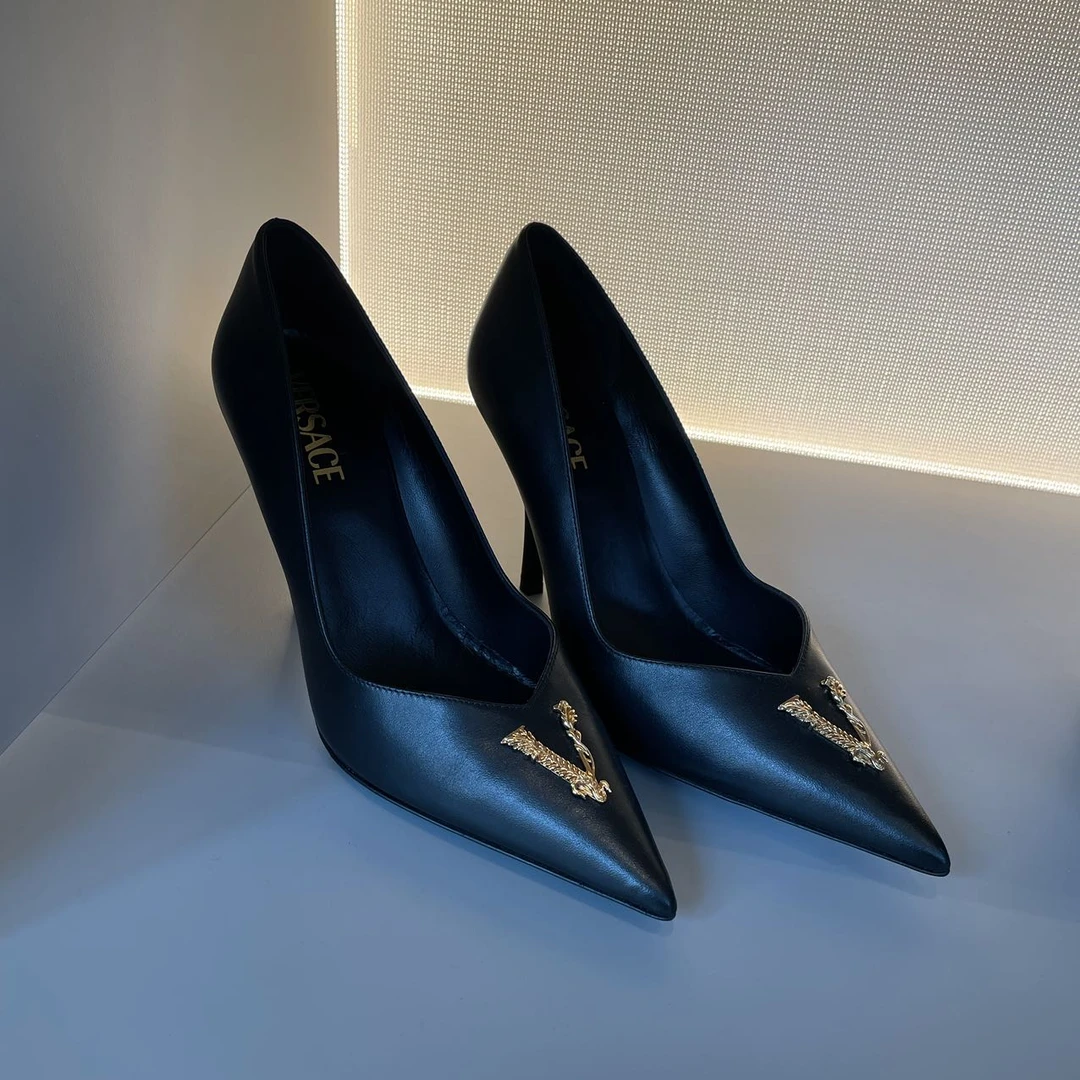 Versace/范思哲女鞋尖头V金扣高跟鞋黑色