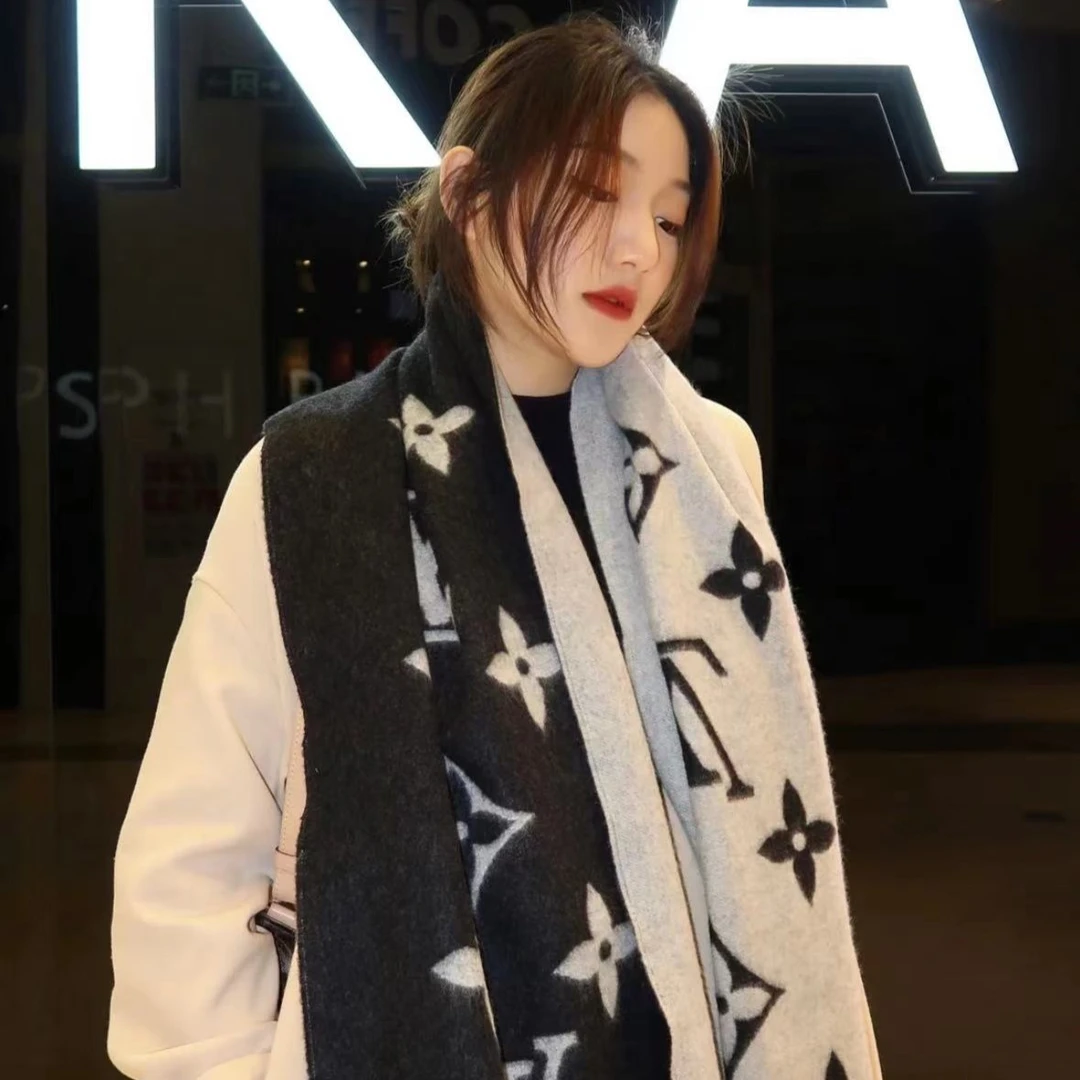 未使用 LouisVuitton/路易威登 【兔子姐姐】lv羊绒黑白双面围巾