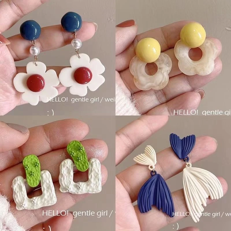 港风亚克力花朵耳环女夏季小清新气质耳钉2024新款小众设计感耳饰