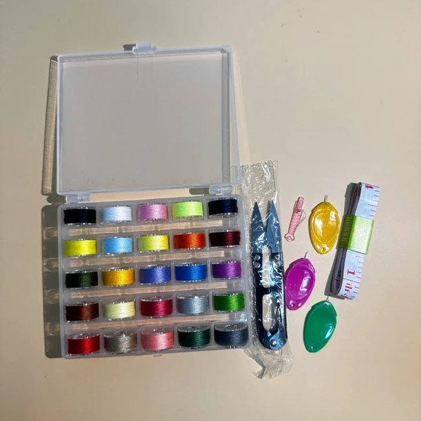 家用缝纫机梭心锁芯盒装透明梭芯带线梭芯套装缝衣线