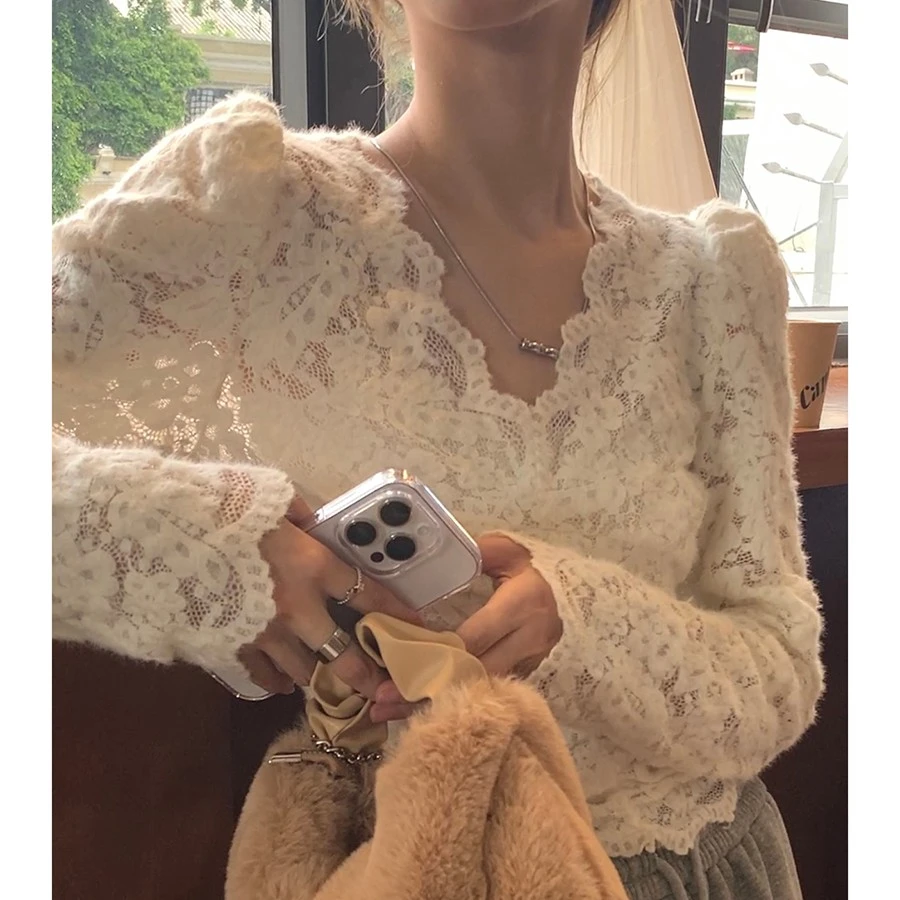 蕾丝打底衫女秋冬新款内搭高级设计感小众V领镂空短款长袖上衣