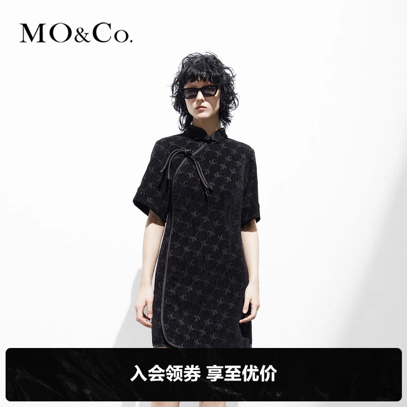 MOCO时尚新中式斜门襟MC老花提花黑色连衣裙MBC1DRS001