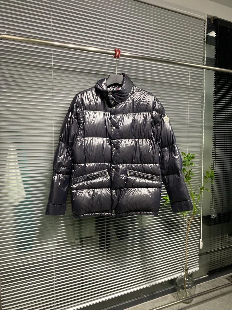 99新 Moncler 盟可睐 亮面 羽绒服 4码 工价11450 aw1148